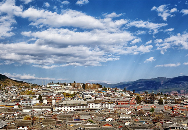 云南,风景秀丽之地,向听众朋友们问好!